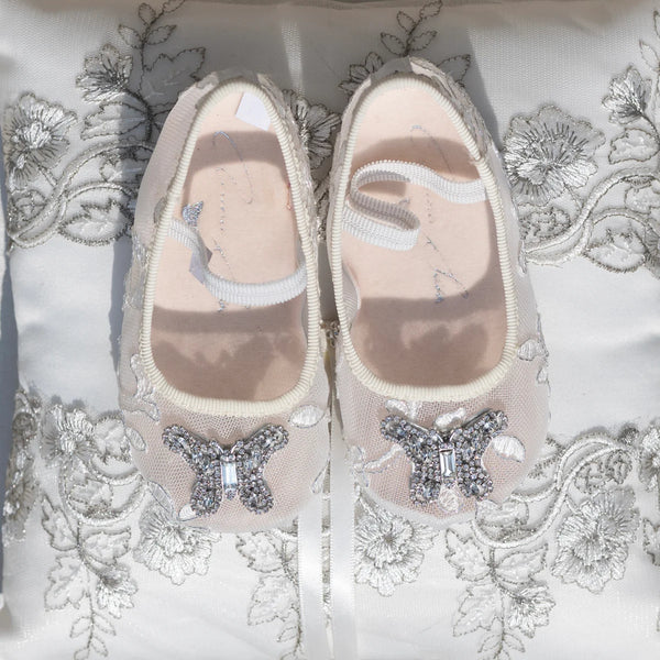 THE BABY GIFTING COMPANY X ARUNA SETH IVORY GIFT SET