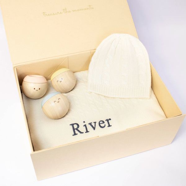 CABLE KNIT CASHMERE AND SENSORY BALLS - IVORY
